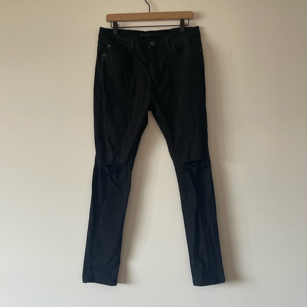 Brave soul washed black ripped knee jeans . Size 32